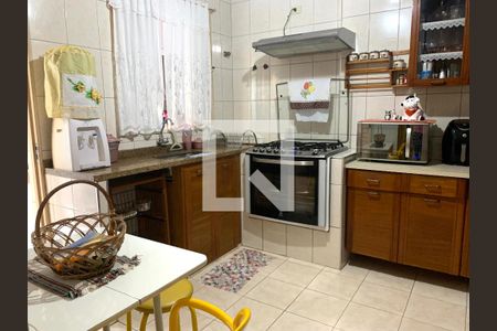 Casa à venda com 140m², 3 quartos e 2 vagas Casa à venda com 140m², 3 quartos e 2 vagasCozinha