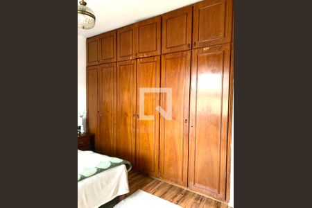 Casa à venda com 140m², 3 quartos e 2 vagas Casa à venda com 140m², 3 quartos e 2 vagasCloset