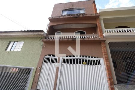 Casa à venda com 220m², 3 quartos e 1 vaga Casa à venda com 220m², 3 quartos e 1 vagaFachada