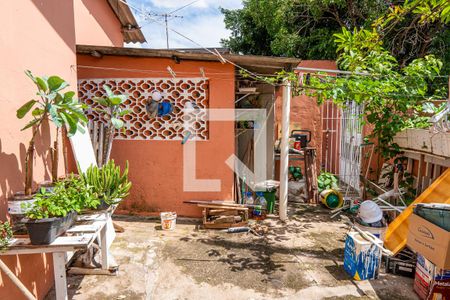 Casa à venda com 137m², 2 quartos e 2 vagas Casa à venda com 137m², 2 quartos e 2 vagasQuintal