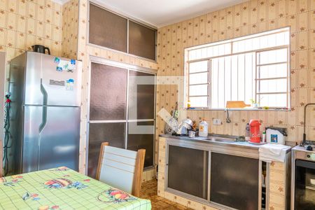 Casa à venda com 137m², 2 quartos e 2 vagas Casa à venda com 137m², 2 quartos e 2 vagasCozinha