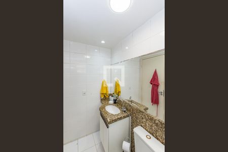 Apartamento à venda com 238m², 5 quartos e 3 vagas Apartamento à venda com 238m², 5 quartos e 3 vagasBanheiro da Suíte 1