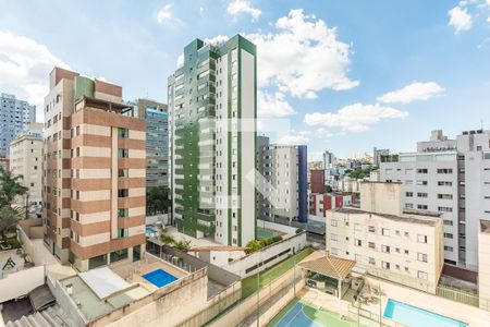 Apartamento à venda com 238m², 5 quartos e 3 vagas Apartamento à venda com 238m², 5 quartos e 3 vagasVaranda