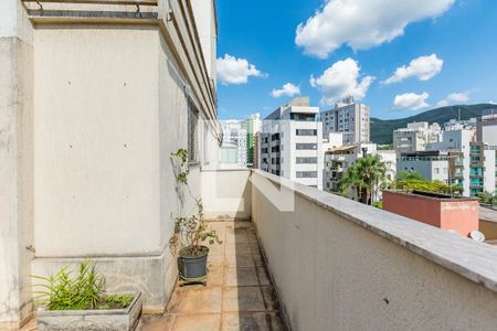 Apartamento à venda com 238m², 5 quartos e 3 vagas Apartamento à venda com 238m², 5 quartos e 3 vagasVaranda