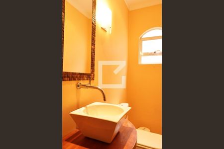 Casa à venda com 150m², 3 quartos e 2 vagasBanheiro