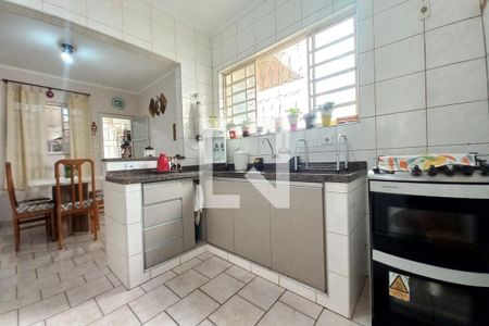 Casa à venda com 220m², 4 quartos e 3 vagasCozinha 