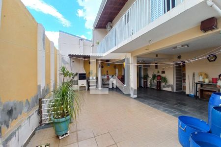 Casa à venda com 220m², 4 quartos e 3 vagasQuintal 