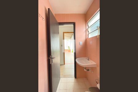 Casa à venda com 231m², 3 quartos e 4 vagasBanheiro de serviço