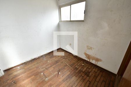 Casa à venda com 450m², 4 quartos e 4 vagasQuarto de Serviço