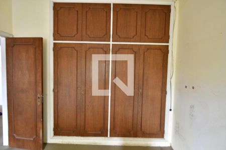 Casa à venda com 450m², 4 quartos e 4 vagasQuarto 1 - Armários