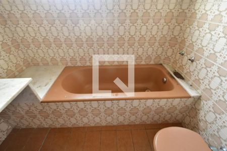 Casa à venda com 450m², 4 quartos e 4 vagasBanheiro Suíte