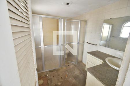 Casa à venda com 450m², 4 quartos e 4 vagasBanheiro de serviço