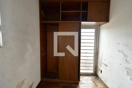 Casa à venda com 450m², 4 quartos e 4 vagasQuarto de Serviço