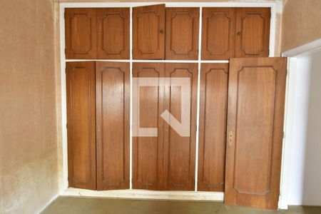 Casa à venda com 450m², 4 quartos e 4 vagasQuarto 2 - Armários