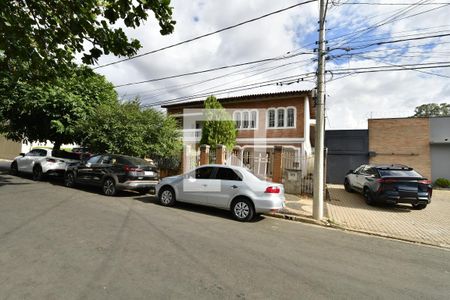 Casa à venda com 450m², 4 quartos e 4 vagasFachada