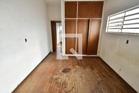 Casa à venda com 450m², 4 quartos e 4 vagasQuarto de Serviço