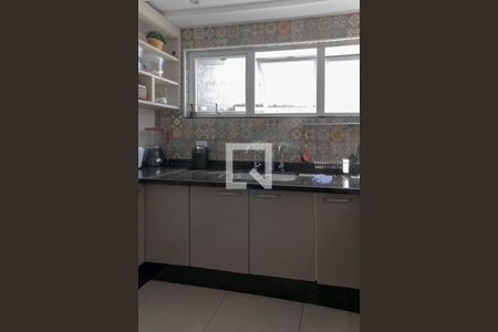 Casa de condomínio à venda com 550m², 4 quartos e 2 vagas Casa de condomínio à venda com 550m², 4 quartos e 2 vagasCozinha