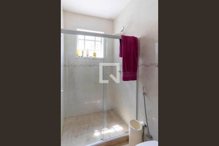 Casa de condomínio à venda com 550m², 4 quartos e 2 vagas Casa de condomínio à venda com 550m², 4 quartos e 2 vagasBanheiro Quarto 4