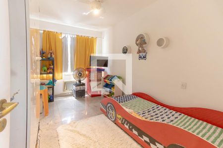 Casa de condomínio à venda com 550m², 4 quartos e 2 vagas Casa de condomínio à venda com 550m², 4 quartos e 2 vagasQuarto 3