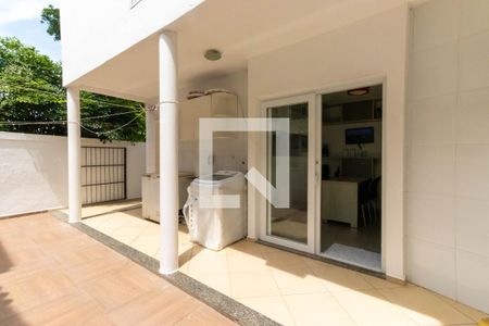 Casa de condomínio à venda com 550m², 4 quartos e 2 vagas Casa de condomínio à venda com 550m², 4 quartos e 2 vagasÁrea Externa