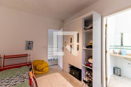 Casa de condomínio à venda com 550m², 4 quartos e 2 vagas Casa de condomínio à venda com 550m², 4 quartos e 2 vagasQuarto 3