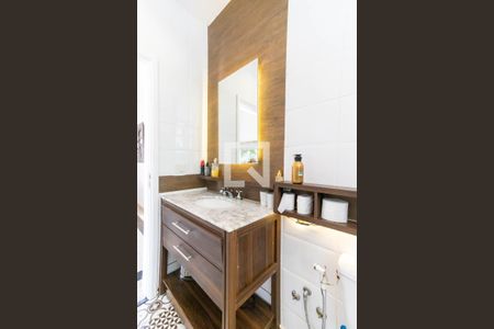 Casa de condomínio à venda com 550m², 4 quartos e 2 vagas Casa de condomínio à venda com 550m², 4 quartos e 2 vagasBanheiro social
