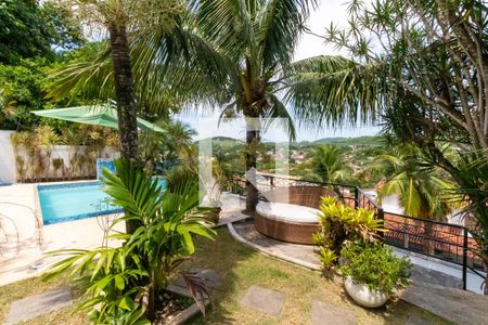 Casa de condomínio à venda com 550m², 4 quartos e 2 vagas Casa de condomínio à venda com 550m², 4 quartos e 2 vagasÁrea Externa