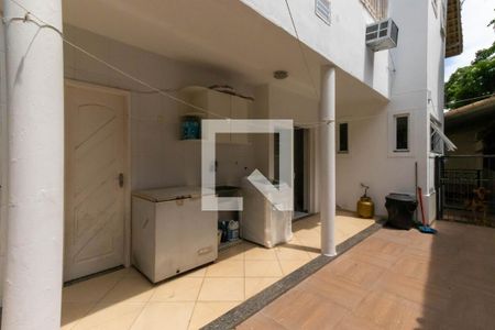 Casa de condomínio à venda com 550m², 4 quartos e 2 vagas Casa de condomínio à venda com 550m², 4 quartos e 2 vagasÁrea Externa