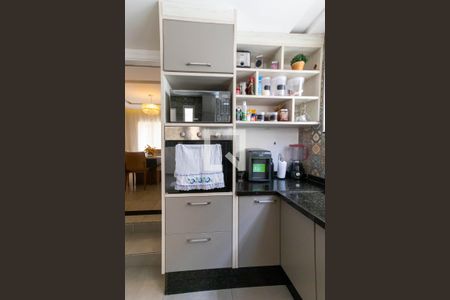 Casa de condomínio à venda com 550m², 4 quartos e 2 vagas Casa de condomínio à venda com 550m², 4 quartos e 2 vagasCozinha