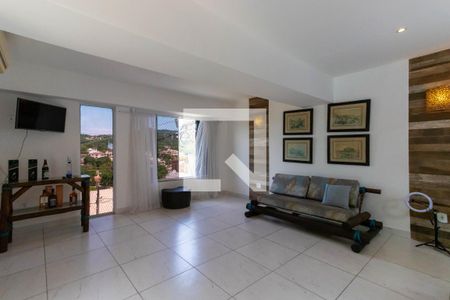 Casa de condomínio à venda com 550m², 4 quartos e 2 vagas Casa de condomínio à venda com 550m², 4 quartos e 2 vagasÁrea Externa