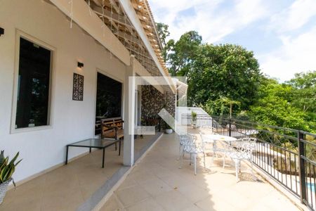 Casa de condomínio à venda com 550m², 4 quartos e 2 vagas Casa de condomínio à venda com 550m², 4 quartos e 2 vagasÁrea Externa