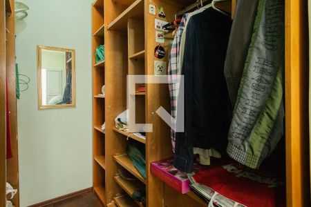 Casa à venda com 212m², 3 quartos e 4 vagas Casa à venda com 212m², 3 quartos e 4 vagasCloset - Suíte 1