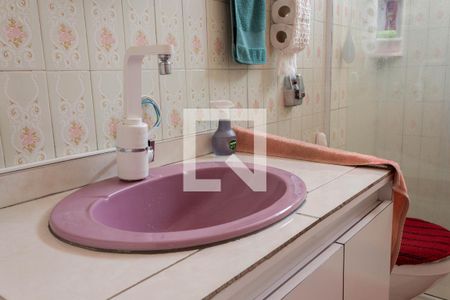 Casa à venda com 151m², 4 quartos e 2 vagasBanheiro