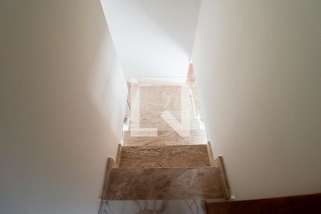 Casa à venda com 200m², 3 quartos e 3 vagasEscada