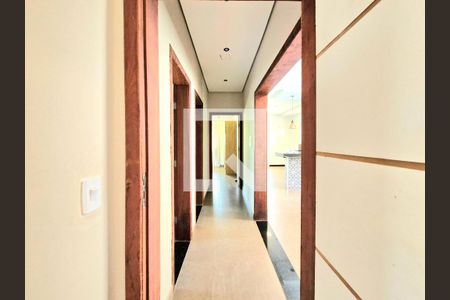 Casa à venda com 270m², 7 quartos e 4 vagasCorredor 