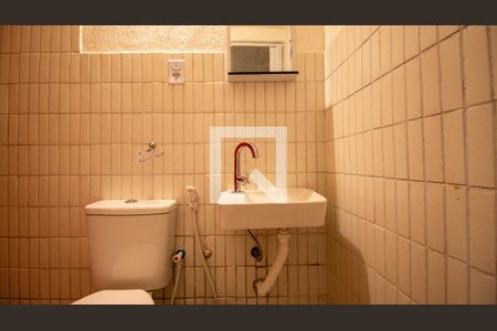 Banheiro de apartamento para alugar com 1 quarto, 25m² em Cidade Nova, Rio de Janeiro