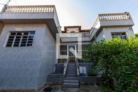 Casa à venda com 300m², 3 quartos e 2 vagas Casa à venda com 300m², 3 quartos e 2 vagasFachada Interna