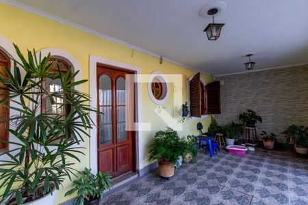 Casa à venda com 300m², 3 quartos e 2 vagas Casa à venda com 300m², 3 quartos e 2 vagasVaranda