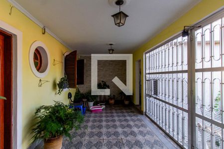 Casa à venda com 300m², 3 quartos e 2 vagas Casa à venda com 300m², 3 quartos e 2 vagasVaranda