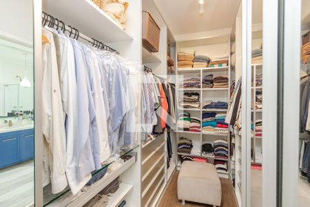 Casa de condomínio à venda com 267m², 4 quartos e 3 vagas Casa de condomínio à venda com 267m², 4 quartos e 3 vagasCloset da Suíte 1