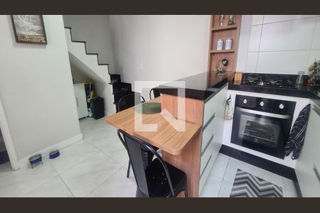 Casa à venda com 83m², 2 quartos e 2 vagas Casa à venda com 83m², 2 quartos e 2 vagasCozinha