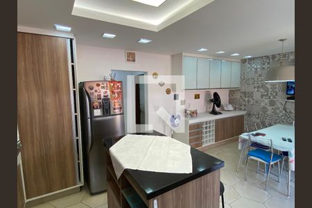 Casa à venda com 257m², 3 quartos e 2 vagas Casa à venda com 257m², 3 quartos e 2 vagasCozinha