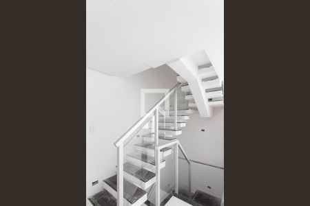 Casa à venda com 150m², 3 quartos e 2 vagasEscada para 2 andar