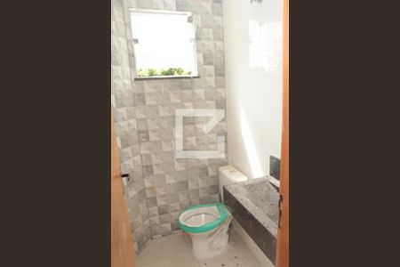 Casa à venda com 180m², 3 quartos e 2 vagasBanheiro 