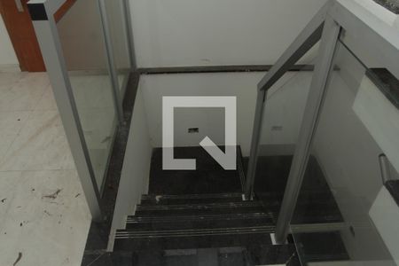 Casa à venda com 180m², 3 quartos e 2 vagasEscada