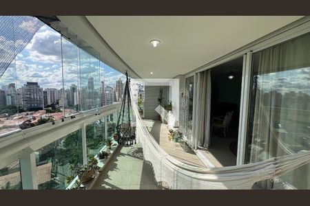 Apartamento à venda com 266m², 4 quartos e 4 vagas Apartamento à venda com 266m², 4 quartos e 4 vagasVaranda