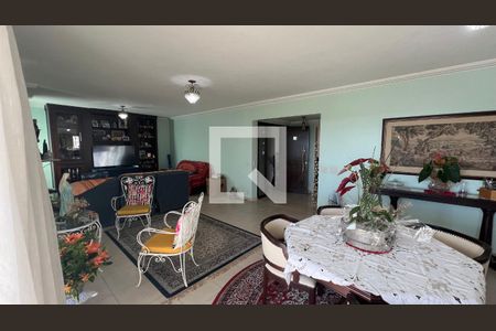 Apartamento à venda com 266m², 4 quartos e 4 vagas Apartamento à venda com 266m², 4 quartos e 4 vagasSala de estar