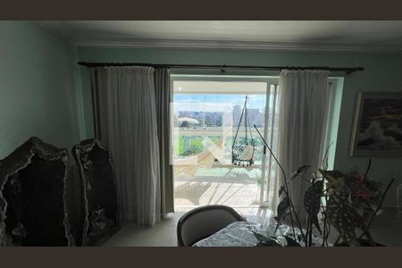 Apartamento à venda com 266m², 4 quartos e 4 vagas Apartamento à venda com 266m², 4 quartos e 4 vagasVaranda