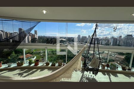 Apartamento à venda com 266m², 4 quartos e 4 vagas Apartamento à venda com 266m², 4 quartos e 4 vagasVaranda