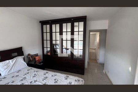 Apartamento à venda com 266m², 4 quartos e 4 vagas Apartamento à venda com 266m², 4 quartos e 4 vagasSuíte master